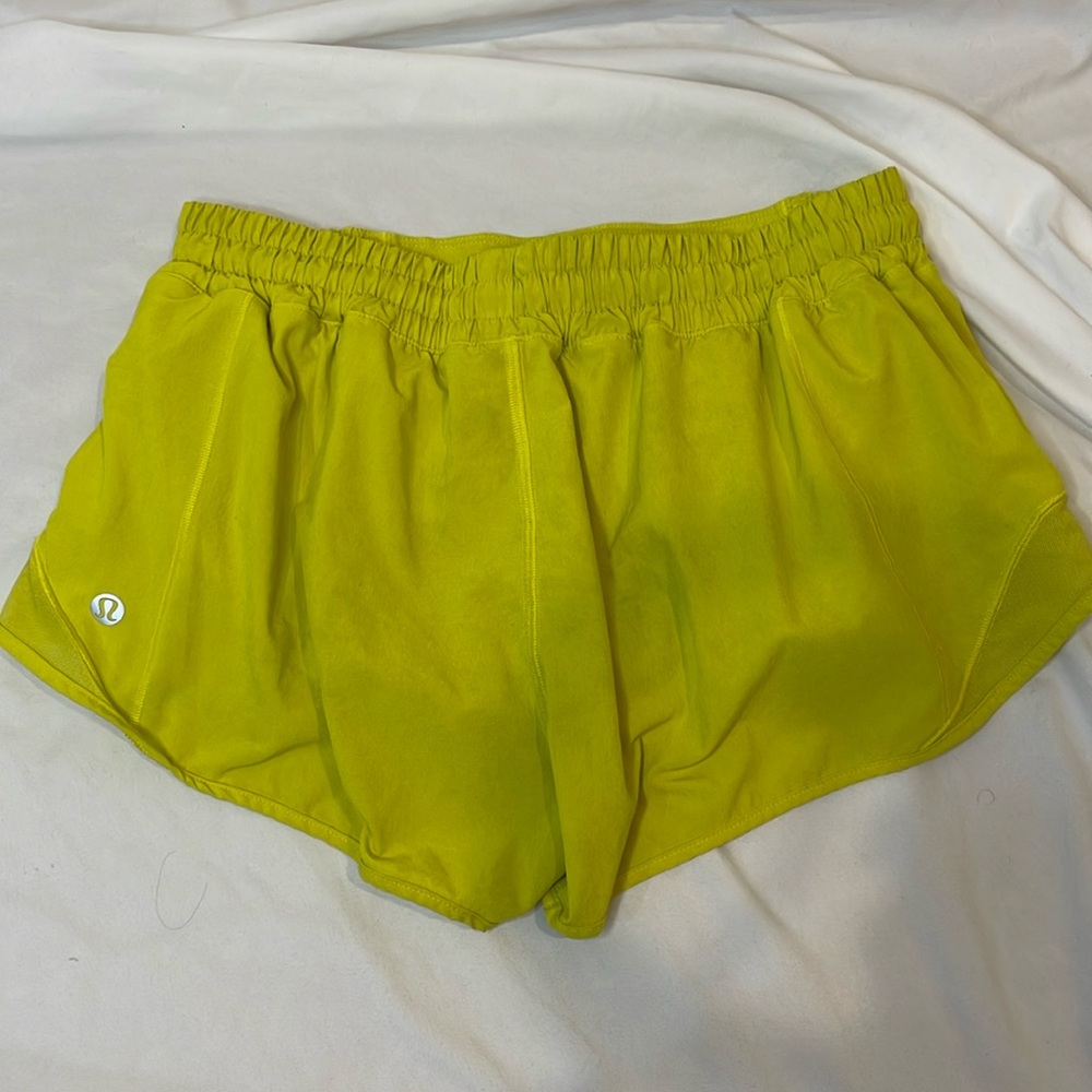 Lululemon Sz 8 Hotty Hots in Yellow